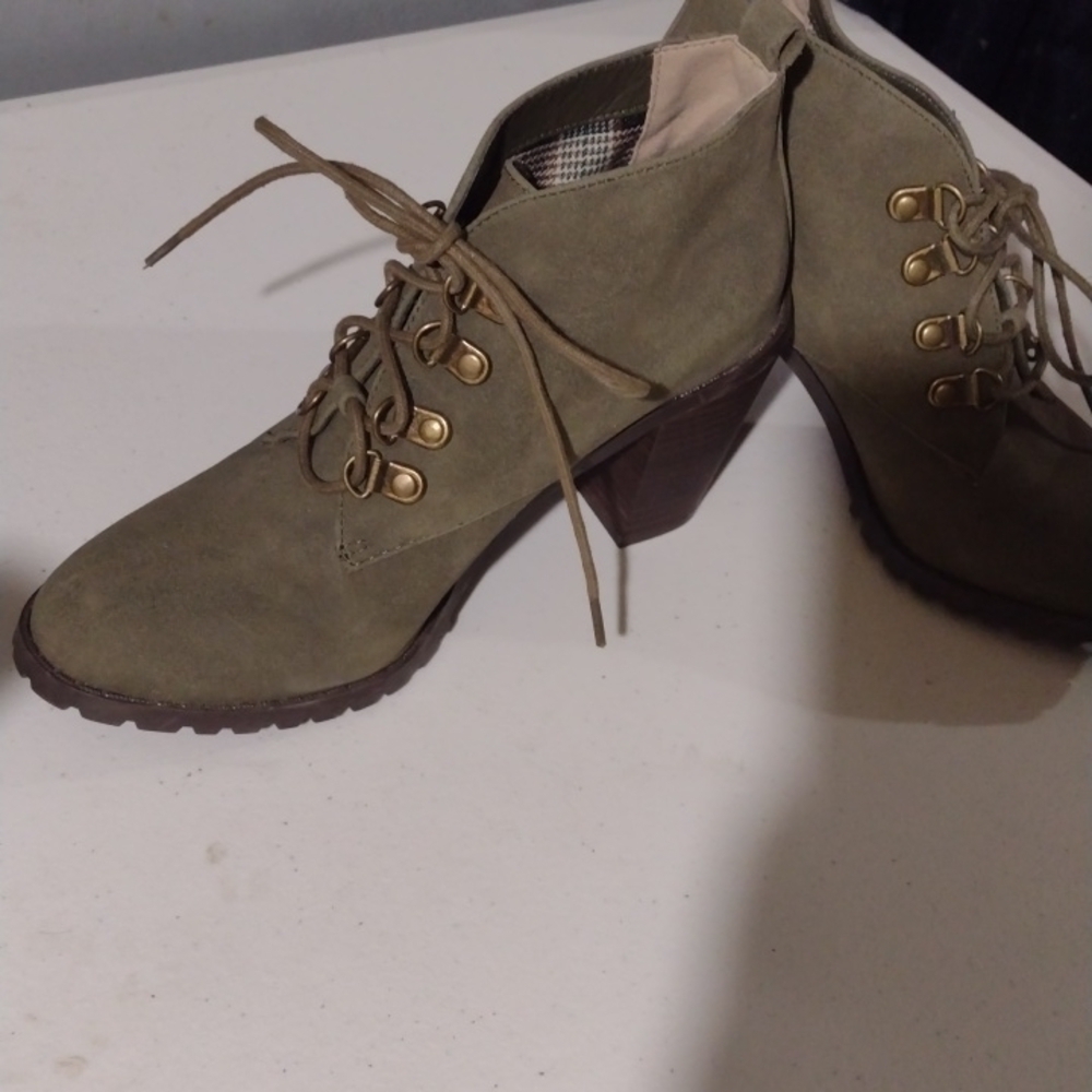 RESTRICTED ankle booties size 7 - Picture 3 of 8